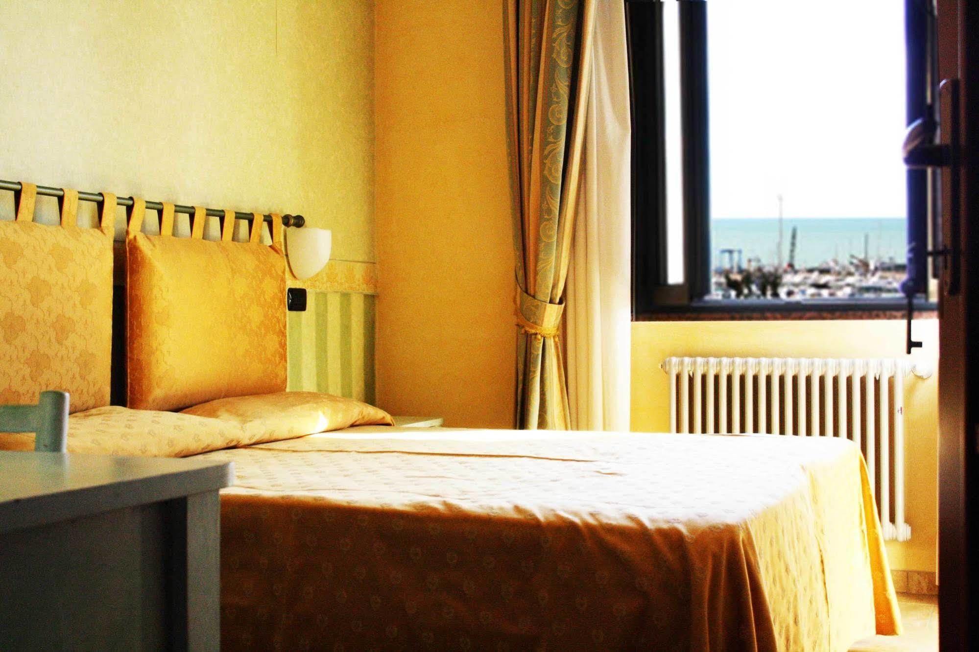 Hotel Beaurivage Senigallia Buitenkant foto
