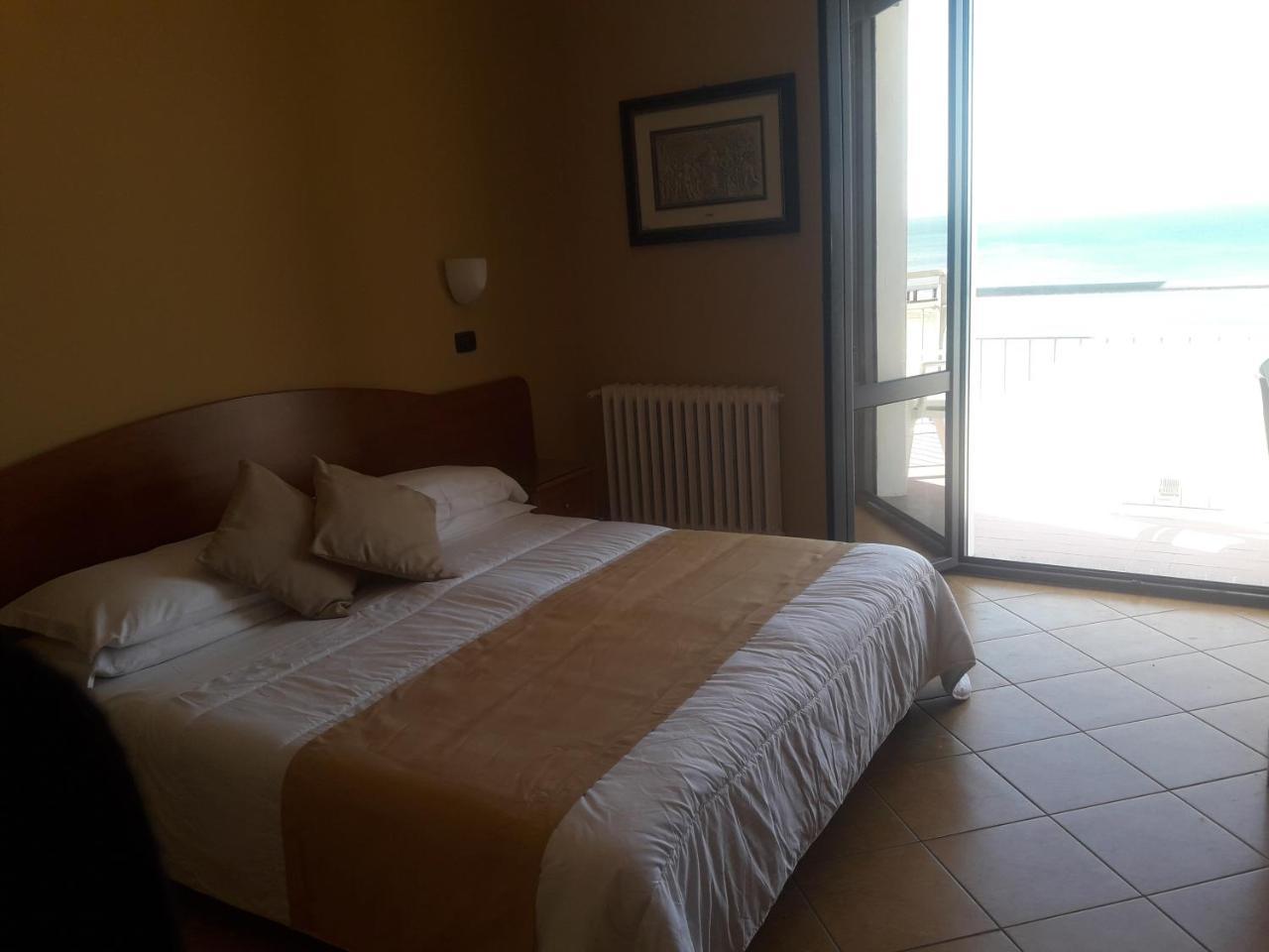 Hotel Beaurivage Senigallia Buitenkant foto